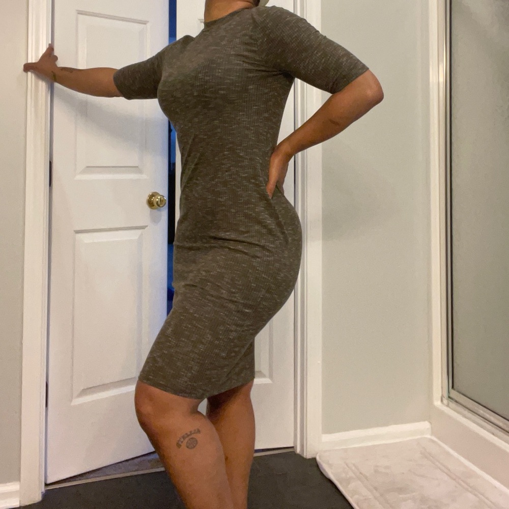 Nice dress stretchy from the office to dinner with the girls.